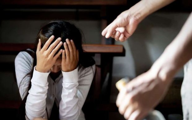 “Bóc bánh trả tiền” về đánh đập vợ con