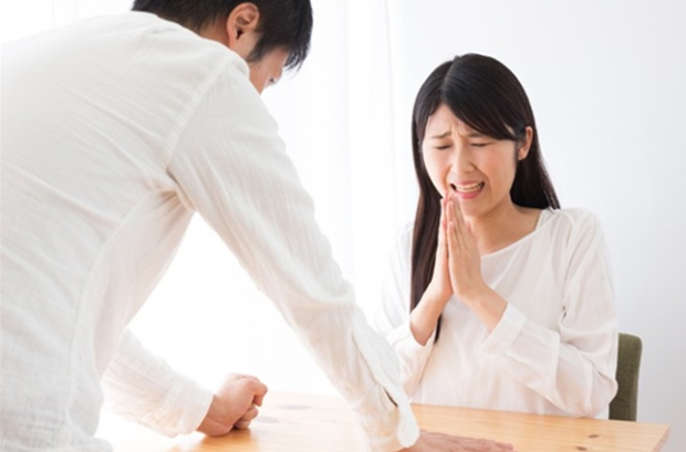 Đàn ông yêu bồ hơn thường tức giận, cáu gắt với vợ