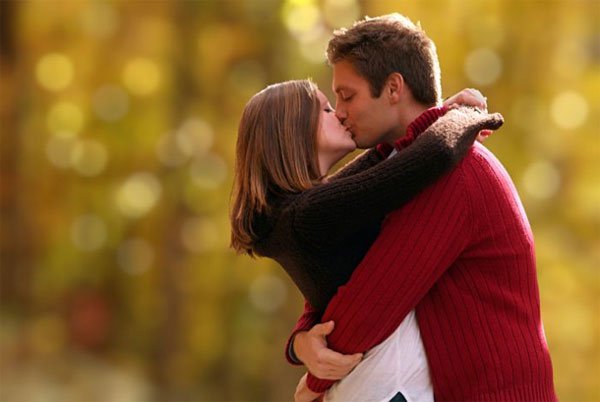 Hướng dẫn cách hôn lãng mạn không khó như bạn nghĩ
