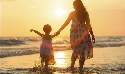 ngoại tình với con riêng