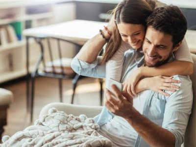 Làm sao để biết chồng có yêu mình không? Xem biểu hiện chồng người ta và chồng mình!